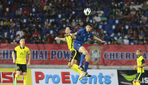 Malaysia loại sốc Thái Lan ở bán kết Kings Cup 2022 - Ảnh 1.