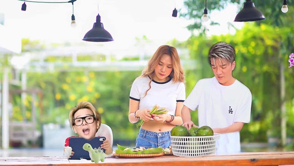 Đàm Vĩnh Hưng khoái chí khi được fan ghép ảnh ‘tình bể bình’ với Mỹ Tâm - Ảnh 6. Đàm Vĩnh Hưng khoái chí khi được fan ghép ảnh ‘tình bể bình’ với Mỹ Tâm - Ảnh 6.