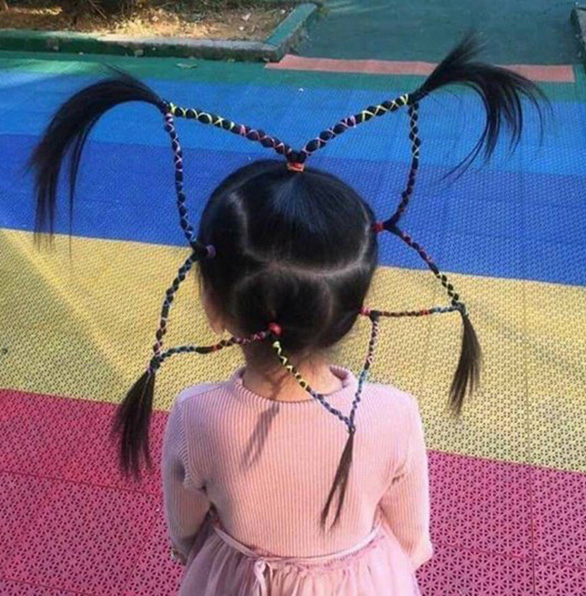 Những kiểu tóc tết độc lạ cho bé khiến phụ huynh trầm trồ thán phục - Ảnh 7.