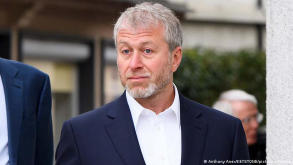 Russian billionaire Abramovich played a key role in the release of British prisoners captured in Ukraine - Photo 1.