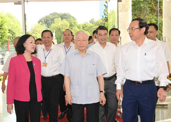Tổng bí thư Nguyễn Phú Trọng thăm và làm việc với Thành ủy TP.HCM - Ảnh 1.
