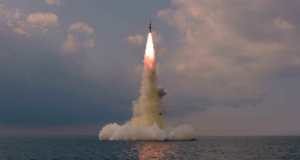 Hàn Quốc nói Triều Tiên lại sắp thử tên lửa đạn đạo phóng từ tàu ngầm - Ảnh 1.