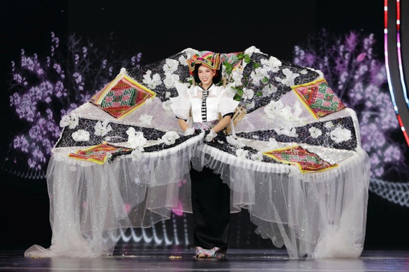 Màn trình diễn trang phục dân tộc như tấu hề tại Miss Grand Việt Nam - Ảnh 13. Màn trình diễn trang phục dân tộc như tấu hề tại Miss Grand Việt Nam - Ảnh 13.