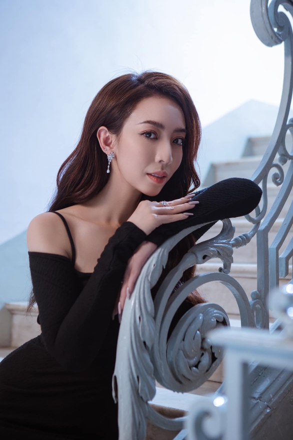 Tung ảnh mừng sinh nhật mà sao Thu Trang giống Sam thế này! - Ảnh 3. Tung ảnh mừng sinh nhật mà sao Thu Trang giống Sam thế này! - Ảnh 3.