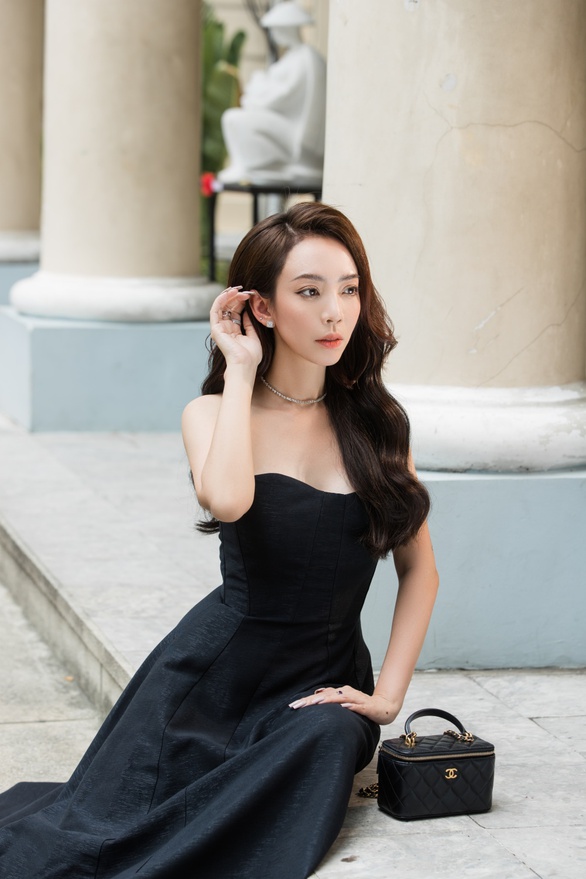 Tung ảnh mừng sinh nhật mà sao Thu Trang giống Sam thế này! - Ảnh 5. Tung ảnh mừng sinh nhật mà sao Thu Trang giống Sam thế này! - Ảnh 5.