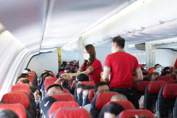 Hàng không Việt bay hơn 30.000 chuyến trong tháng sau cao điểm du lịch hè - Ảnh 2.