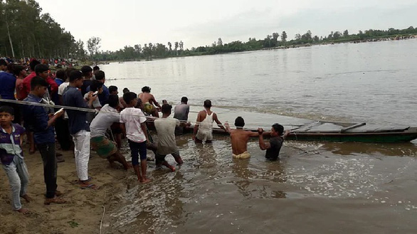 Chìm phà ở Bangladesh, ít nhất 24 người thiệt mạng - Ảnh 1.