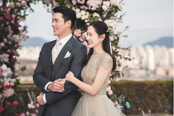 Hyun Bin chuyển từ cười mỉm sang cười tít mắt từ khi có vợ - Ảnh 3. Hyun Bin chuyển từ cười mỉm sang cười tít mắt từ khi có vợ - Ảnh 3.
