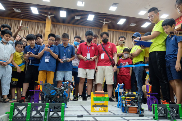 Nhóm nam sinh cấp II giành giải vô địch National Robotics Tournament 2022 - Ảnh 1.