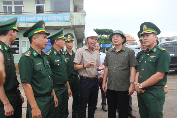 Bộ đội, công an Bình Định khẩn trương giúp dân chống bão Noru - Ảnh 5.