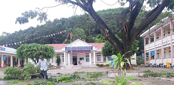 Bình Định: Cho học sinh nghỉ học, các trường mở cửa để dân tránh bão số 4 - Ảnh 1.