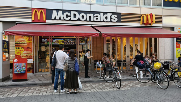 60% of McDonald's menus in Japan increase in price because of the strong dollar - Photo 1.