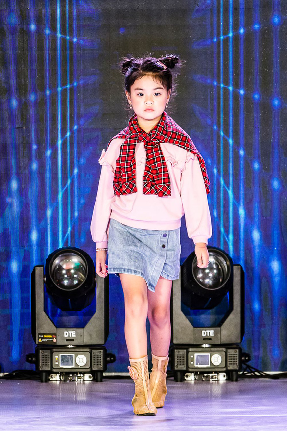Loạt sao nhí thân quen diễn thời trang trong show của Xuân Lan - Ảnh 3.