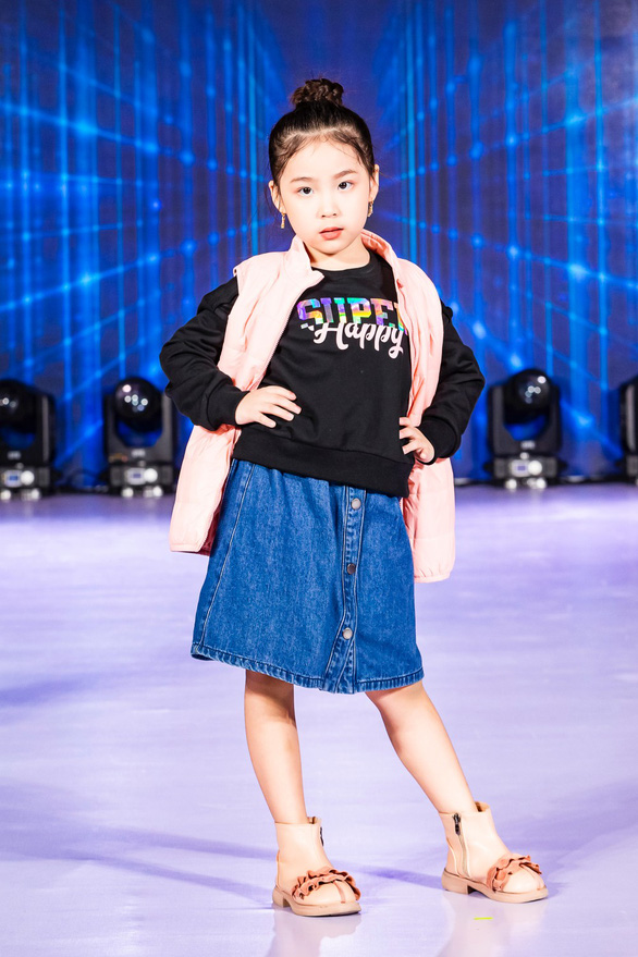 Loạt sao nhí thân quen diễn thời trang trong show của Xuân Lan - Ảnh 4.