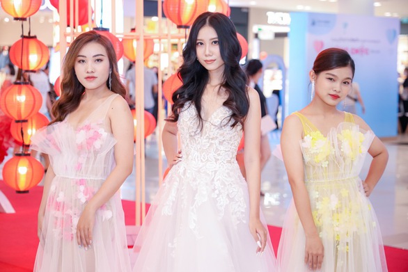 Loạt sao nhí thân quen diễn thời trang trong show của Xuân Lan - Ảnh 8. Loạt sao nhí thân quen diễn thời trang trong show của Xuân Lan - Ảnh 8.