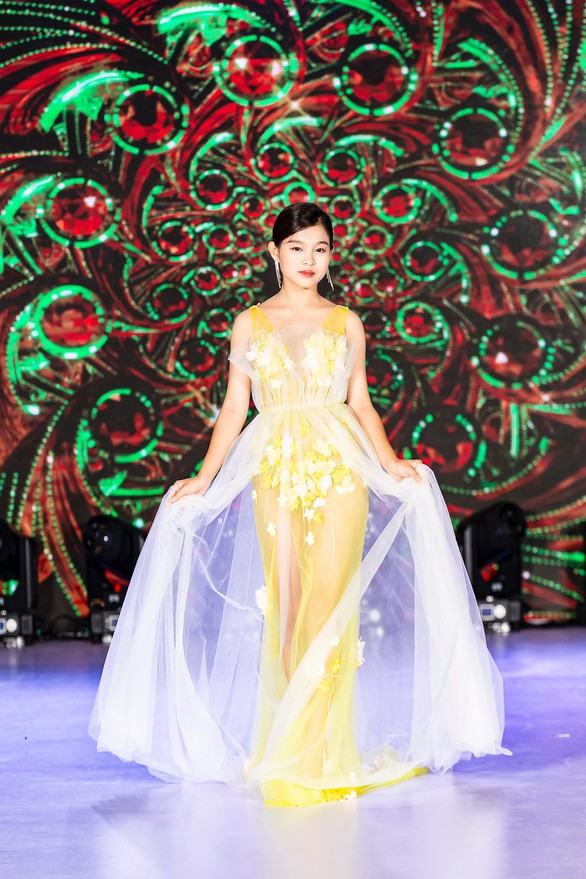 Loạt sao nhí thân quen diễn thời trang trong show của Xuân Lan - Ảnh 6. Loạt sao nhí thân quen diễn thời trang trong show của Xuân Lan - Ảnh 6.