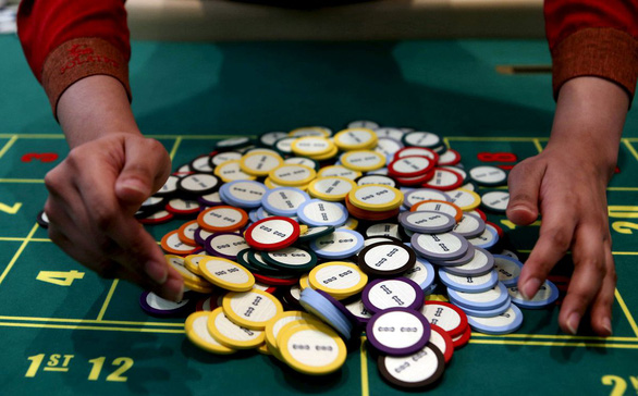 Philippines đóng cửa 175 công ty cờ bạc trực tuyến, trục xuất 40.000 lao động Trung Quốc - Ảnh 1.