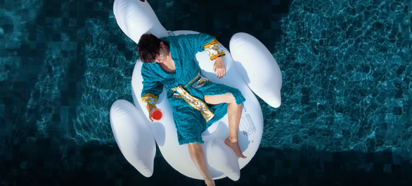 Ra MV mới châm chọc Vbiz, Nathan Lee khẳng định mình là người tử tế - Ảnh 2. Ra MV mới châm chọc Vbiz, Nathan Lee khẳng định mình là người tử tế - Ảnh 2.