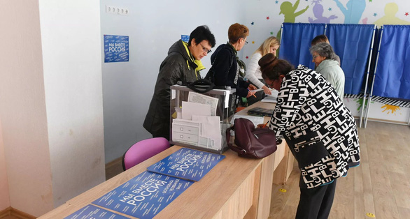 4 vùng Ukraine bỏ phiếu trực tiếp ngày cuối trưng cầu ý dân sáp nhập Nga - Ảnh 3.