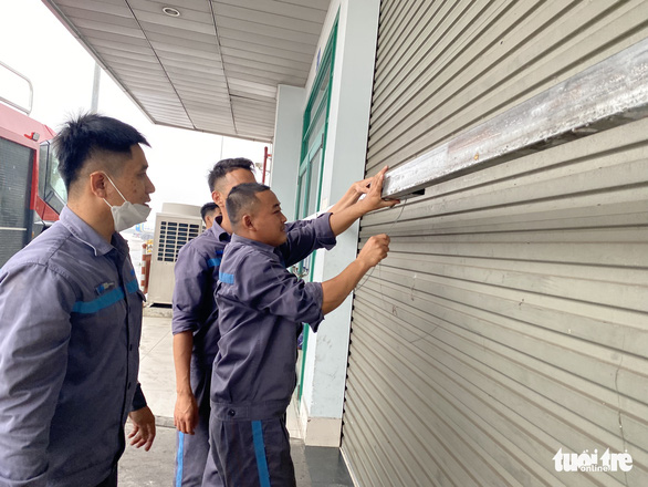 Hãng bay gấp rút di dời máy bay trú bão, một máy bay lỗi kỹ thuật phải ở lại sân bay Đà Nẵng - Ảnh 5.