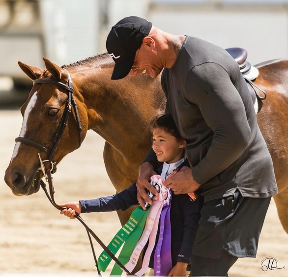 The heart-stopping moment of the muscular hero The Rock with his little daughter - Photo 9.