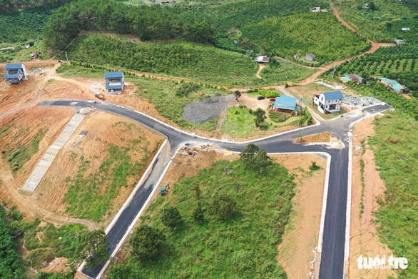 Lâm Đồng đặt điều kiện hiến đất mở đường, vẫn chưa cho tách thửa - Ảnh 1. Lâm Đồng đặt điều kiện hiến đất mở đường, vẫn chưa cho tách thửa - Ảnh 1.