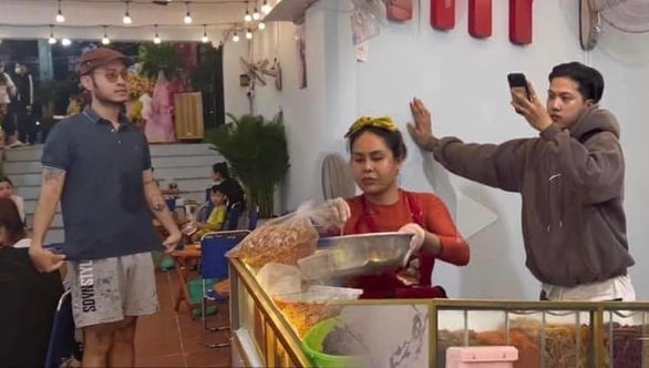 Ảnh vui 29-9: Diva Cát Thy vừa khai trương cửa hàng thì gặp chiến thần review đình đám - Ảnh 1. Ảnh vui 29-9: Diva Cát Thy vừa khai trương cửa hàng thì gặp chiến thần review đình đám - Ảnh 1.