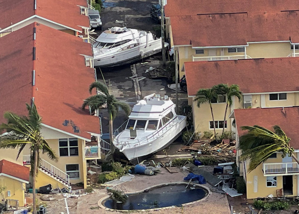 Bang Florida ngổn ngang sau bão Ian - Ảnh 2.