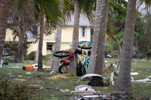 Bang Florida ngổn ngang sau bão Ian - Ảnh 6.