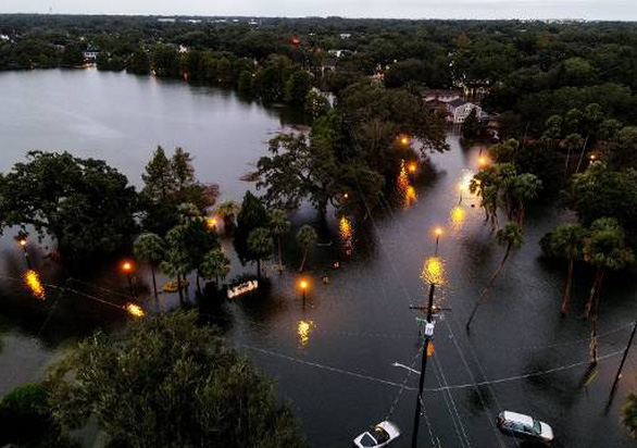 Bang Florida ngổn ngang sau bão Ian - Ảnh 5.