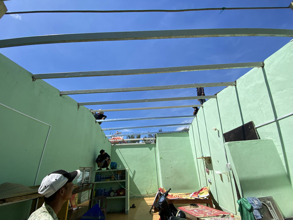 Quảng Nam: Nhiều gia đình ‘vô gia cư’ sau bão Noru - Ảnh 3.