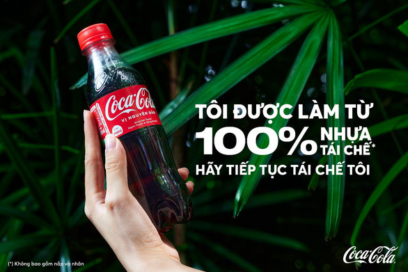 Coca-Cola Việt Nam ra mắt chai làm từ nhựa tái chế - Ảnh 1.