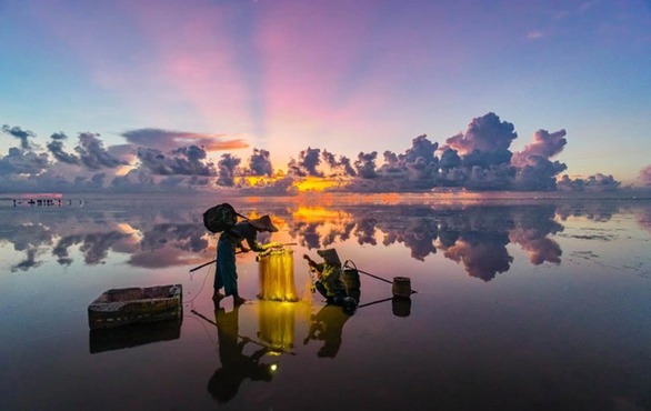 Giới trẻ dở khóc dở cười khi chụp hình ở biển vô cực Thái Bình - Ảnh 5. Giới trẻ dở khóc dở cười khi chụp hình ở biển vô cực Thái Bình - Ảnh 5.