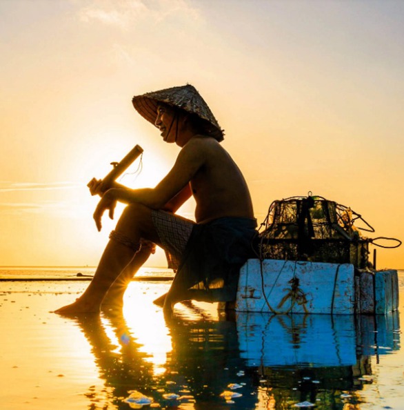 Giới trẻ dở khóc dở cười khi chụp hình ở biển vô cực Thái Bình - Ảnh 6. Giới trẻ dở khóc dở cười khi chụp hình ở biển vô cực Thái Bình - Ảnh 6.