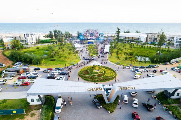 15.000 khán giả ‘quẩy’ cực sung cùng Tóc Tiên, Isaac tại Lets Charm Fest 2022 - Ảnh 1. 15.000 khán giả ‘quẩy’ cực sung cùng Tóc Tiên, Isaac tại Lets Charm Fest 2022 - Ảnh 1.