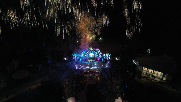 15.000 khán giả ‘quẩy’ cực sung cùng Tóc Tiên, Isaac tại Lets Charm Fest 2022 - Ảnh 8.