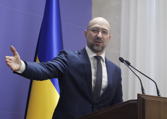 Thủ tướng Ukraine thăm Đức xin thêm vũ khí, muốn đổi điện hạt nhân lấy ngoại tệ - Ảnh 1.