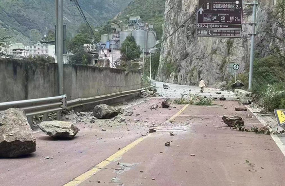 Động đất mạnh tại Trung Quốc, ít nhất 7 người chết - Ảnh 1.