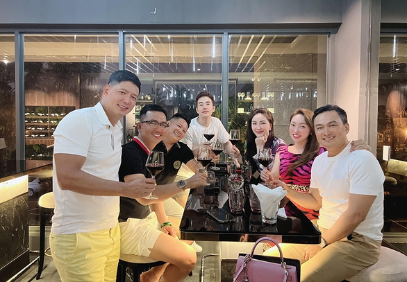 Ảnh vui sao Việt 6-9: Nhã Phương lầy lội tham gia game show - Ảnh 10. Ảnh vui sao Việt 6-9: Nhã Phương lầy lội tham gia game show - Ảnh 10.