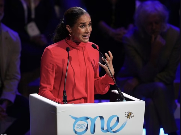 Meghan Markle bị công chúng ‘la ó’ khi phát biểu tại Anh - Ảnh 1. Meghan Markle bị công chúng ‘la ó’ khi phát biểu tại Anh - Ảnh 1.