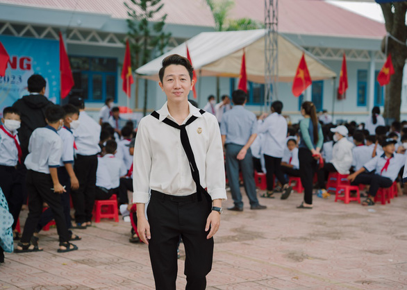 Cưng gì đâu, Phương Thanh vượt hàng trăm km dự lễ khai giảng trường làng - Ảnh 3.