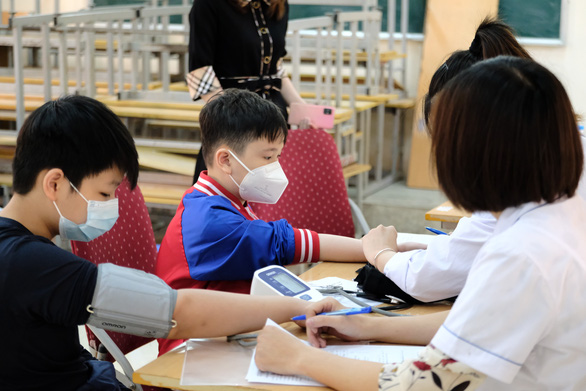 Tin sáng 9-9: Có 7 người nộp lại quà tặng hơn 135 triệu; Việt Nam sẽ nhận 1,8 triệu liều vắc xin - Ảnh 1.