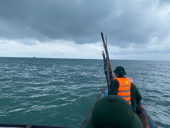 Ngư dân phát hiện thi thể trôi dạt trên biển Lăng Cô ở Huế - Ảnh 1.