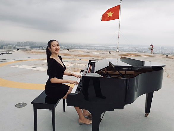 Bất ngờ ái nữ của NSND Tạ Minh Tâm rẽ hướng kinh doanh từ một pianist - Ảnh 1.