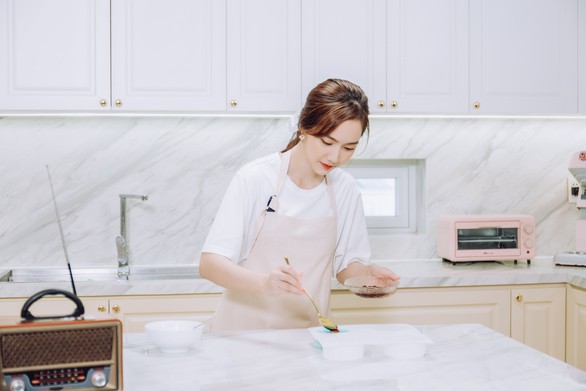 Jang Mi bạo gan viết lời mới cho ca khúc bất hủ, mang ẩm thực vào âm nhạc - Ảnh 1. Jang Mi bạo gan viết lời mới cho ca khúc bất hủ, mang ẩm thực vào âm nhạc - Ảnh 1.