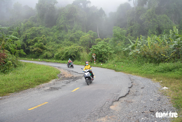 Những khúc cua đáng sợ với tài xế trên đèo Đại Ninh - Ảnh 7.