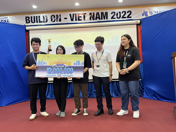Học sinh lớp 12 vô địch cuộc thi Amazon Build On - Vietnam 2022 - Ảnh 3.