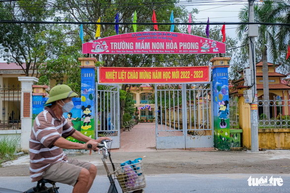 Phản đối nhà máy xử lý rác thải, hàng trăm học sinh không đến trường trong nhiều ngày - Ảnh 1.