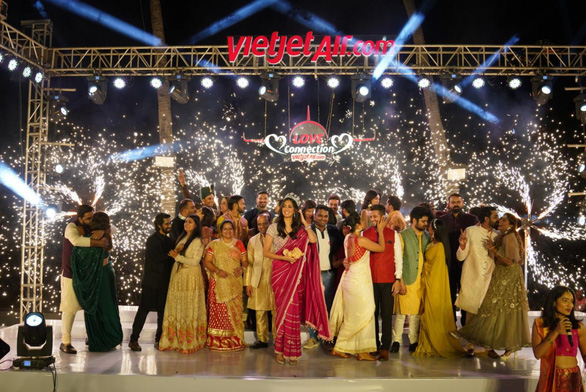 Lễ hội đám cưới Ấn Độ được tổ chức tại bãi biển đẹp nhất Mumbai
