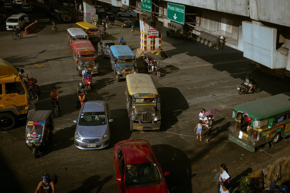 Xe jeepney - 'con trâu' của người lao động Philippines - sắp bị chính phủ loại bỏ - Ảnh 1.